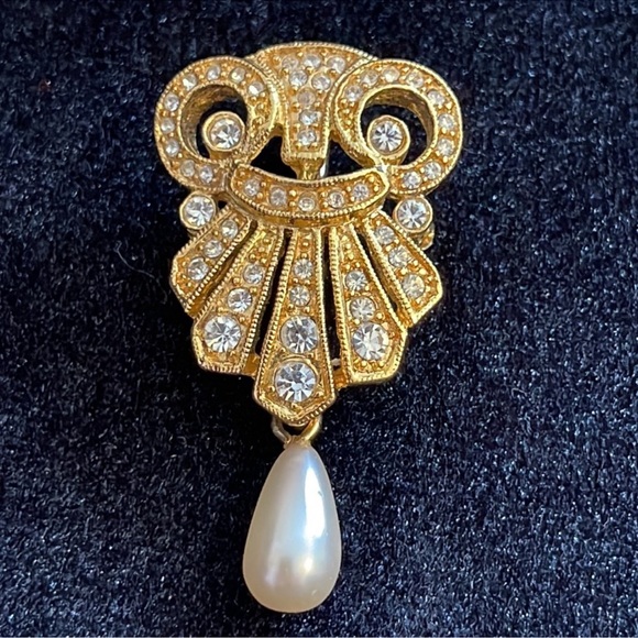 Vintage gold plated pearl and crystal brooch/necklace